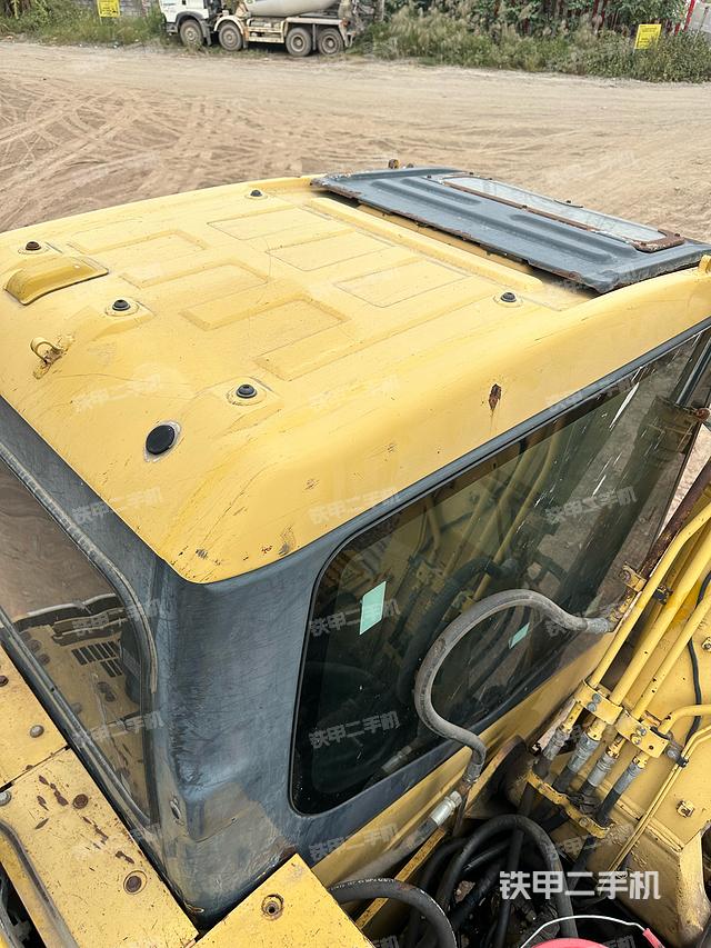 驾驶室顶部（整机外观）