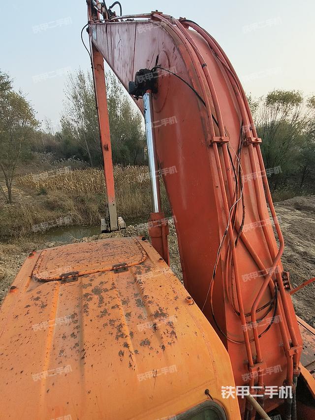 驾驶室顶部（整机外观）