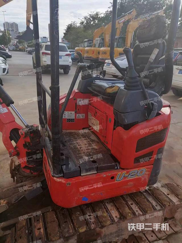 驾驶室顶部（整机外观）