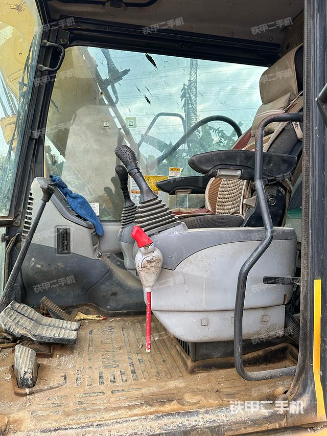 驾驶室整体（整机外观）