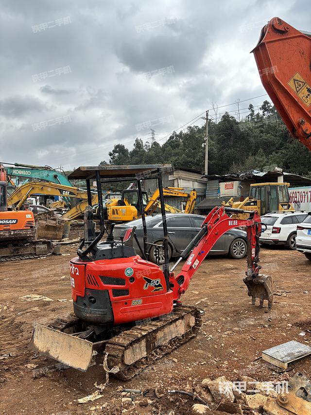 回转马达和主控阀（整机外观）