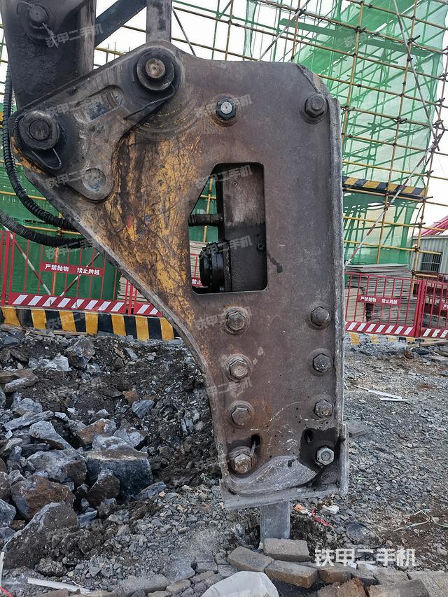 驾驶室顶部（整机外观）