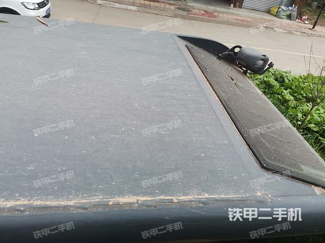 驾驶室顶部（整机外观）