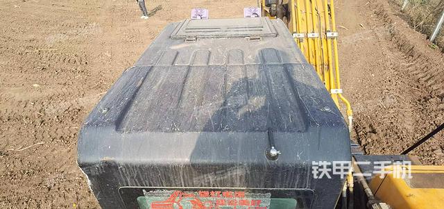 驾驶室顶部（整机外观）