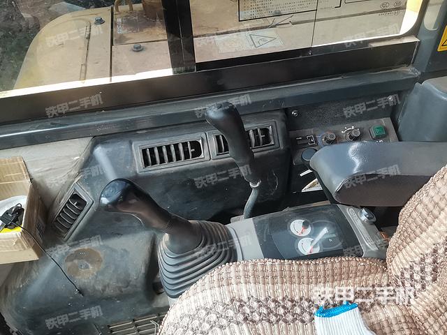 驾驶室整体（整机外观）