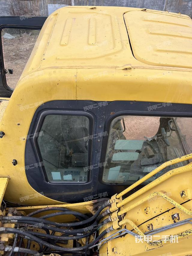 驾驶室顶部（整机外观）