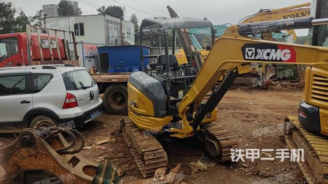 回转马达和主控阀（整机外观）