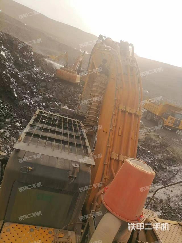 驾驶室顶部（整机外观）