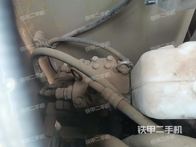 回转马达和主控阀（整机外观）