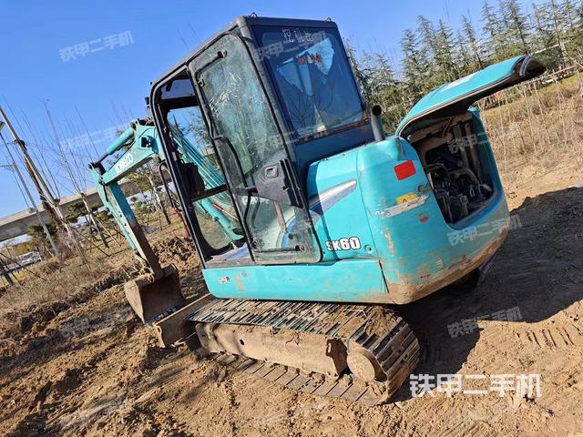 驾驶室顶部（整机外观）