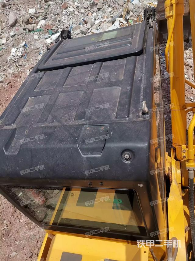 驾驶室顶部（整机外观）