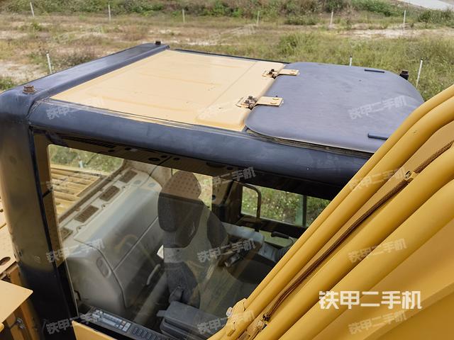 驾驶室顶部（整机外观）