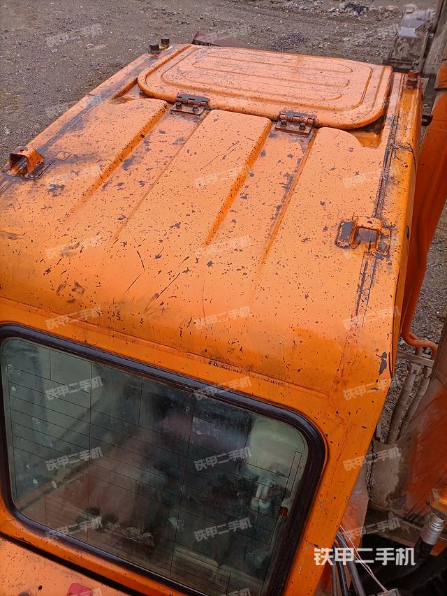 驾驶室顶部（整机外观）