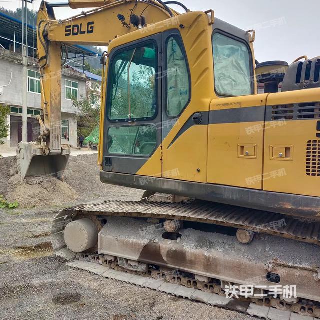 驾驶室顶部（整机外观）