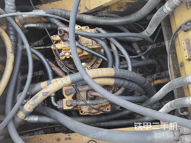 回转马达和主控阀（整机外观）