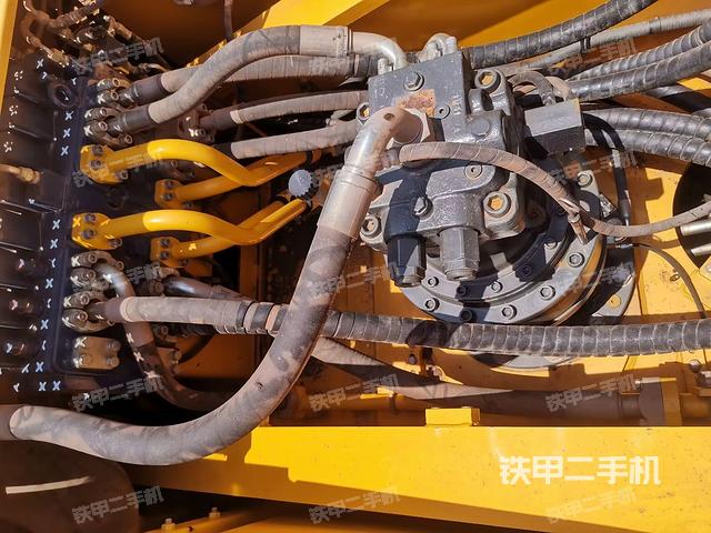 回转马达和主控阀（整机外观）