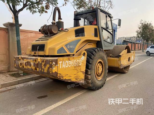 整机右侧（设备外观及核心部件）