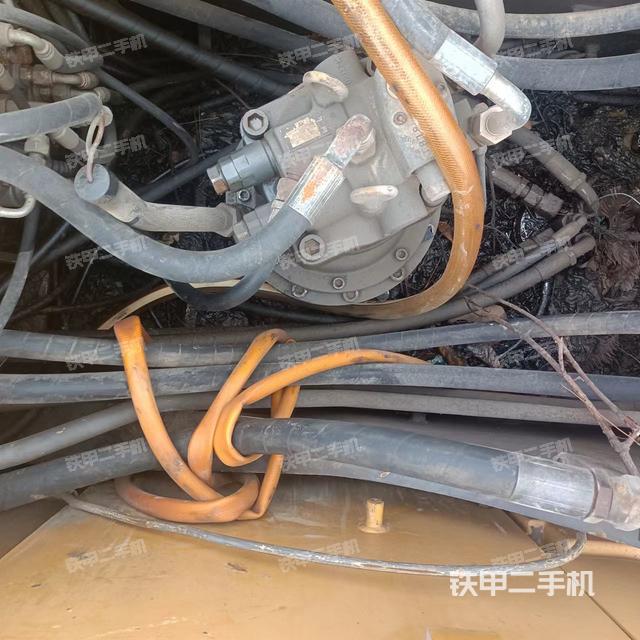 回转马达和主控阀（整机外观）