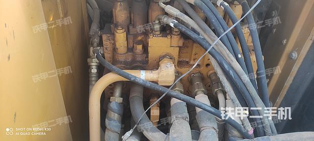 回转马达和主控阀（整机外观）