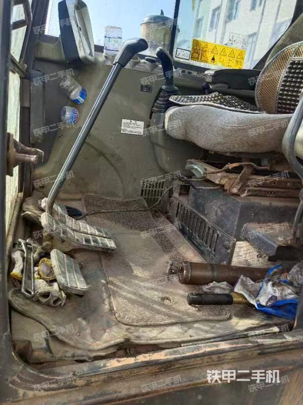 驾驶室整体（整机外观）