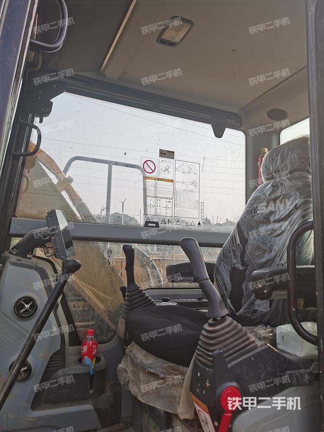 驾驶室整体（整机外观）