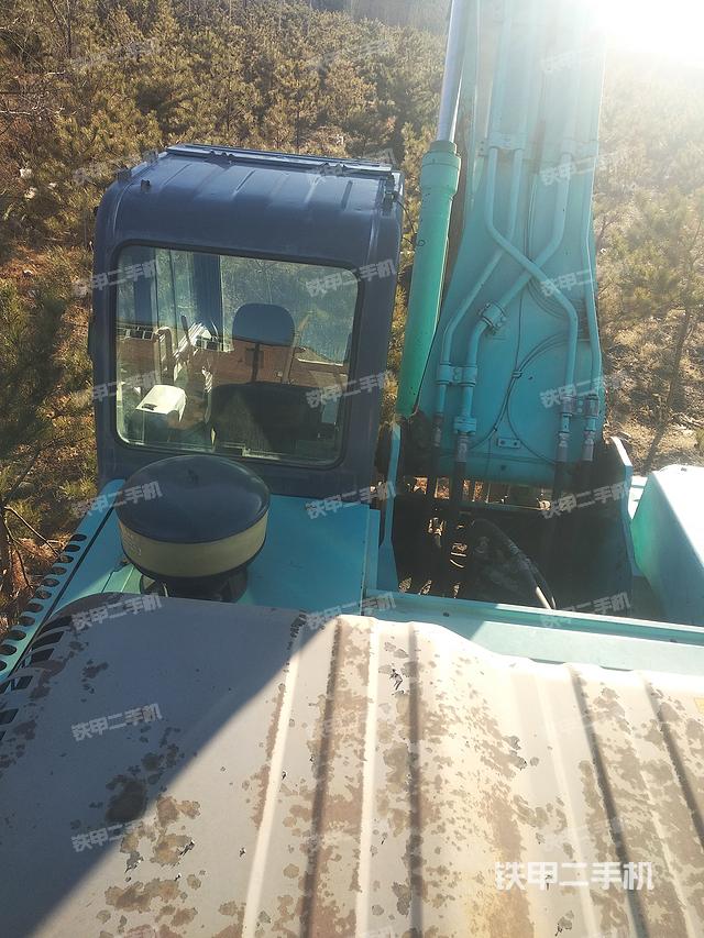 驾驶室顶部（整机外观）