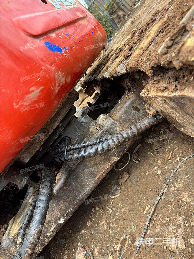 液压泵舱室正面整体（整机外观）