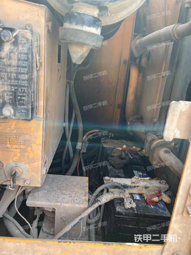 驾驶室顶部（整机外观）