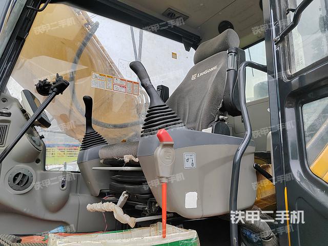 驾驶室整体（整机外观）