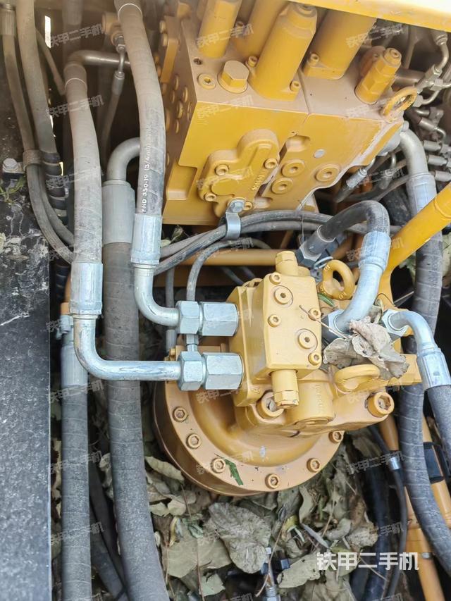 回转马达和主控阀（整机外观）