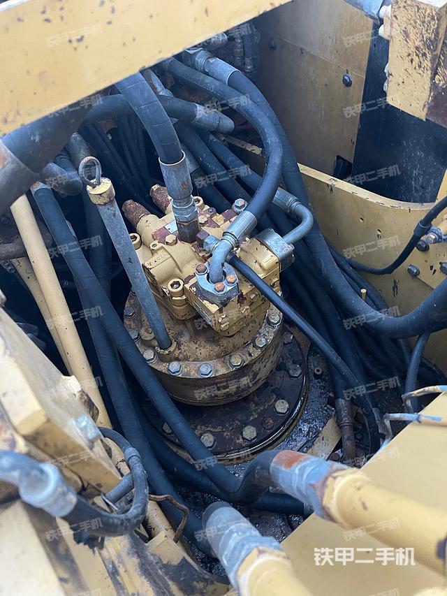 回转马达和主控阀（整机外观）