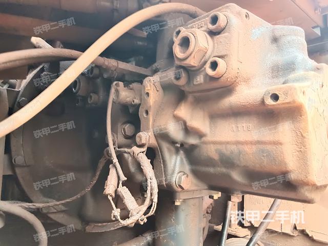 液压泵舱室正面整体（整机外观）