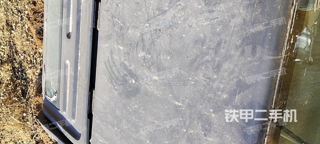 驾驶室顶部（整机外观）