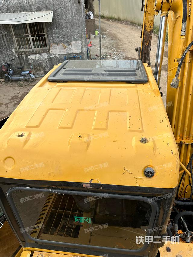 驾驶室顶部（整机外观）