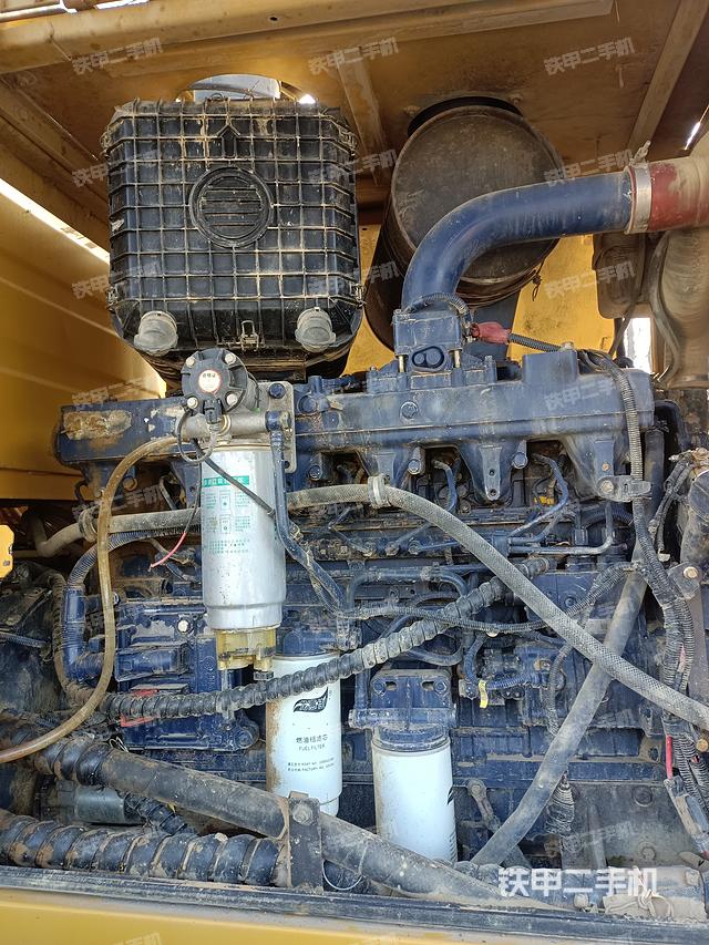 发动机左侧（整机外观及大件）