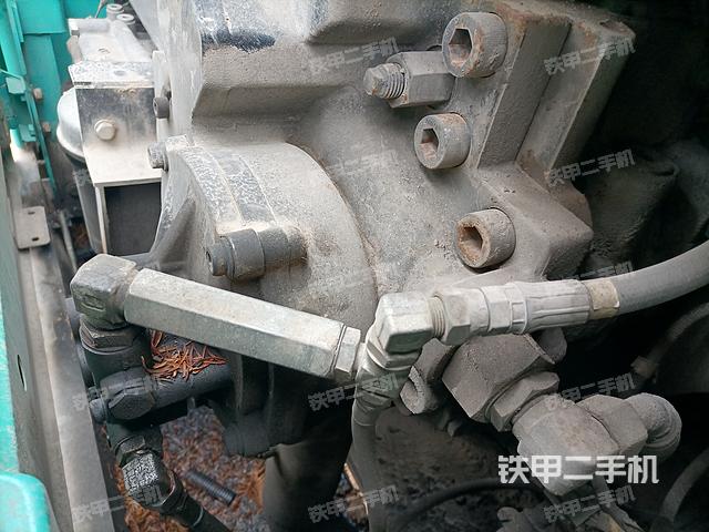 液压泵舱室正面整体（整机外观）