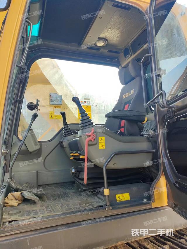 驾驶室整体（整机外观）