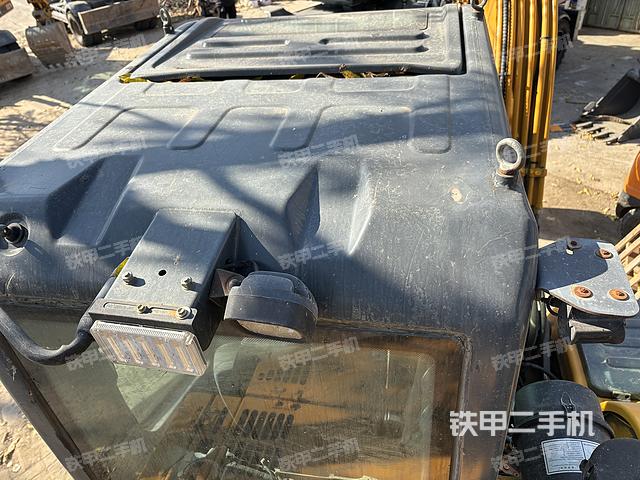 驾驶室顶部（整机外观）