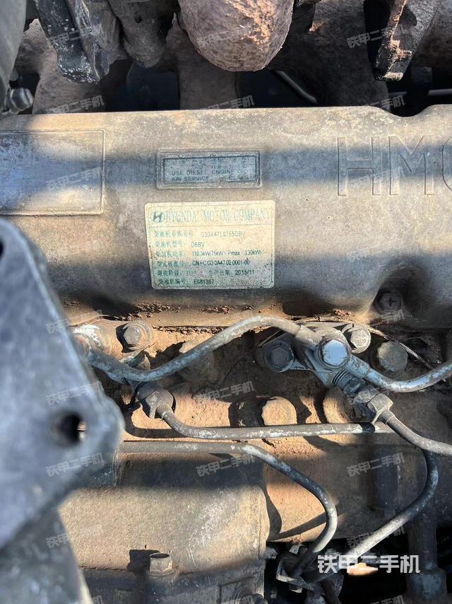 液压泵舱室正面整体（整机外观）