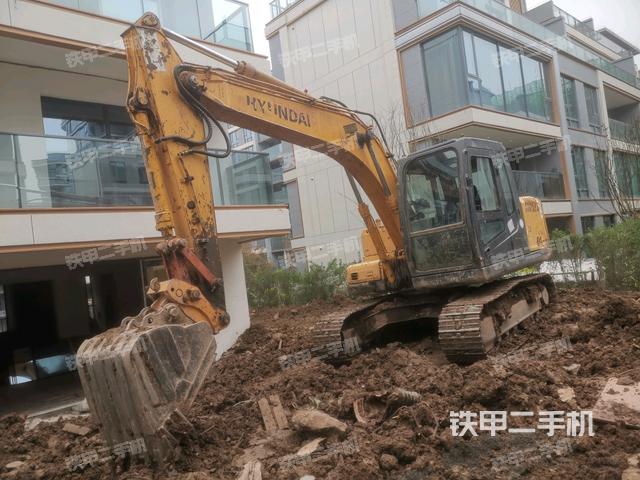 现代R110-7挖掘机