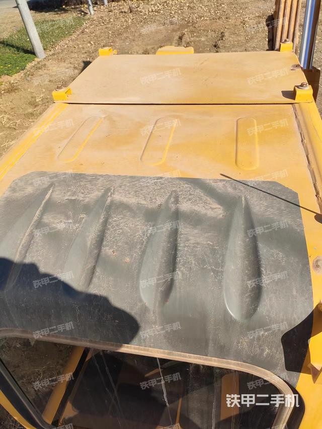 驾驶室顶部（整机外观）