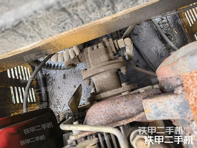 回转马达和主控阀（整机外观）