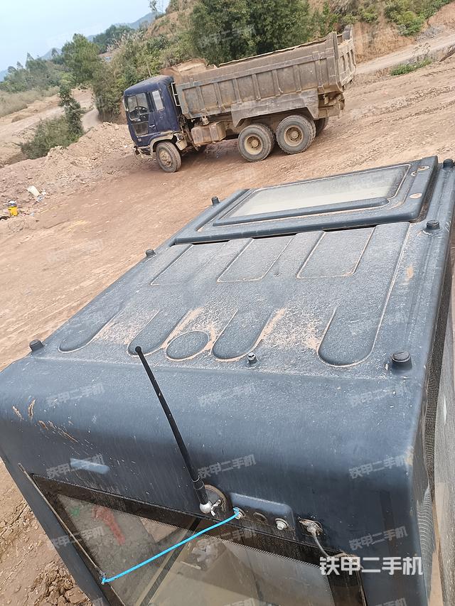 驾驶室顶部（整机外观）