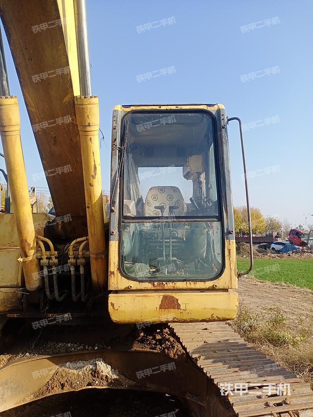 驾驶室顶部（整机外观）