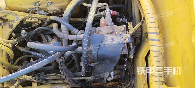 回转马达和主控阀（整机外观）