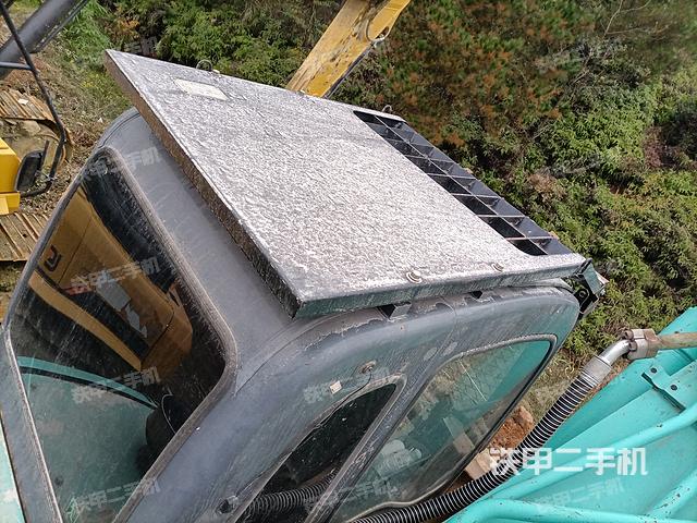 驾驶室顶部（整机外观）