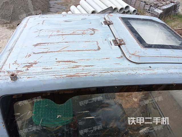 驾驶室顶部（整机外观）