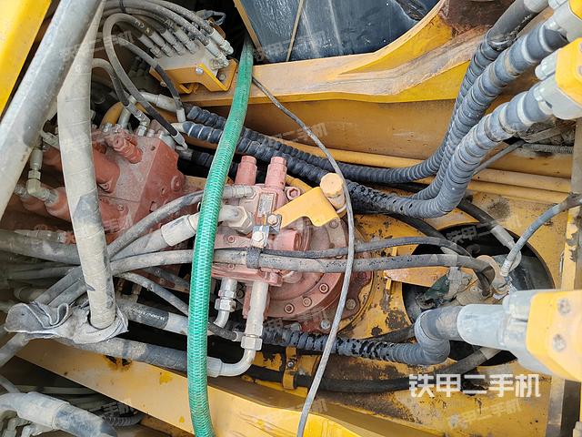 回转马达和主控阀（整机外观）