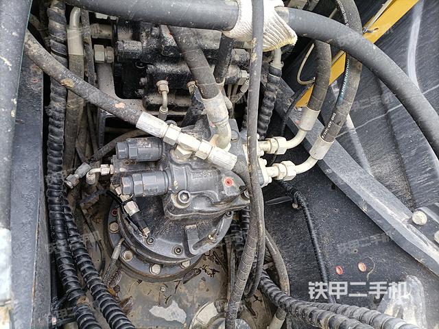 回转马达和主控阀（整机外观）