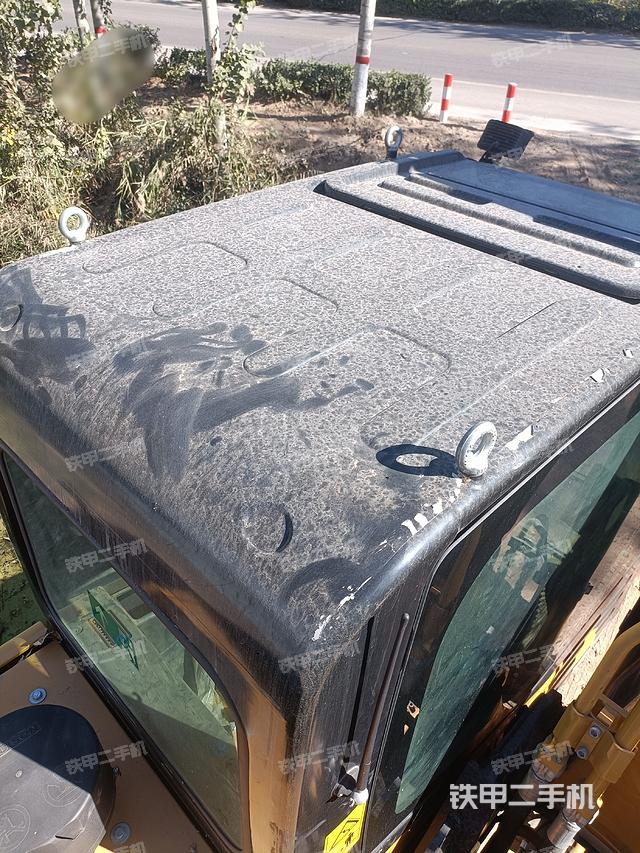 驾驶室顶部（整机外观）